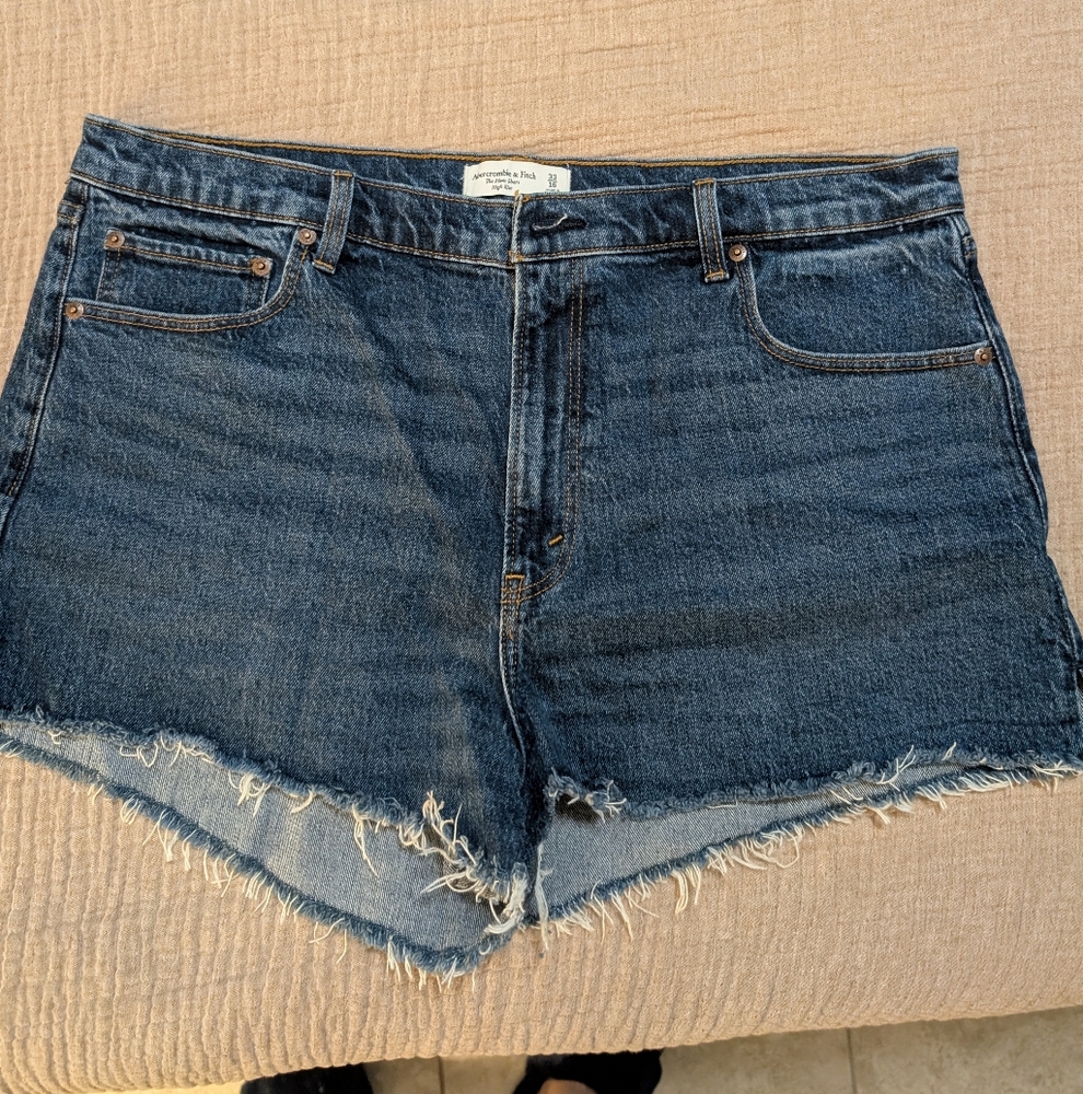 Abercrombie mom short